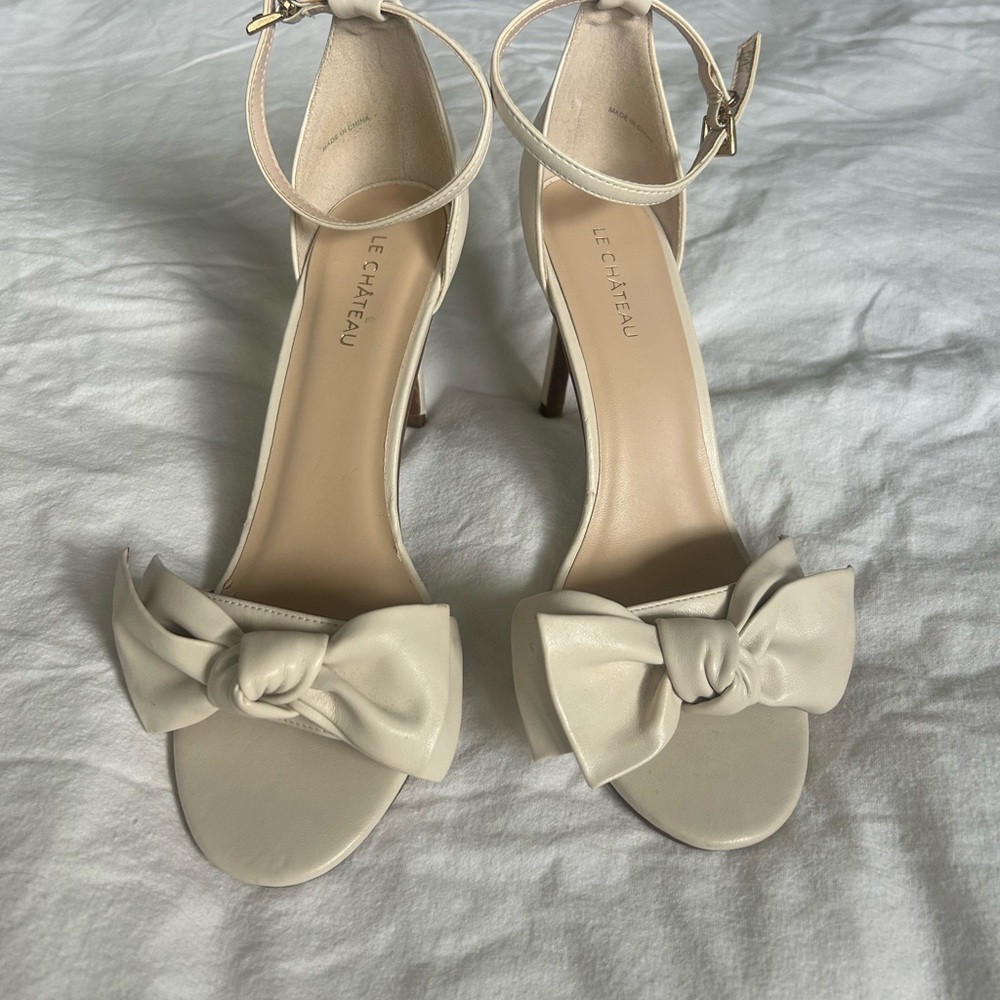 Le Chateau Ivory Bow Accent Heels